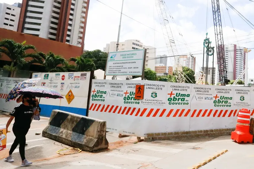 Foto que contém canteiro de obras da Linha Leste do Metrofor