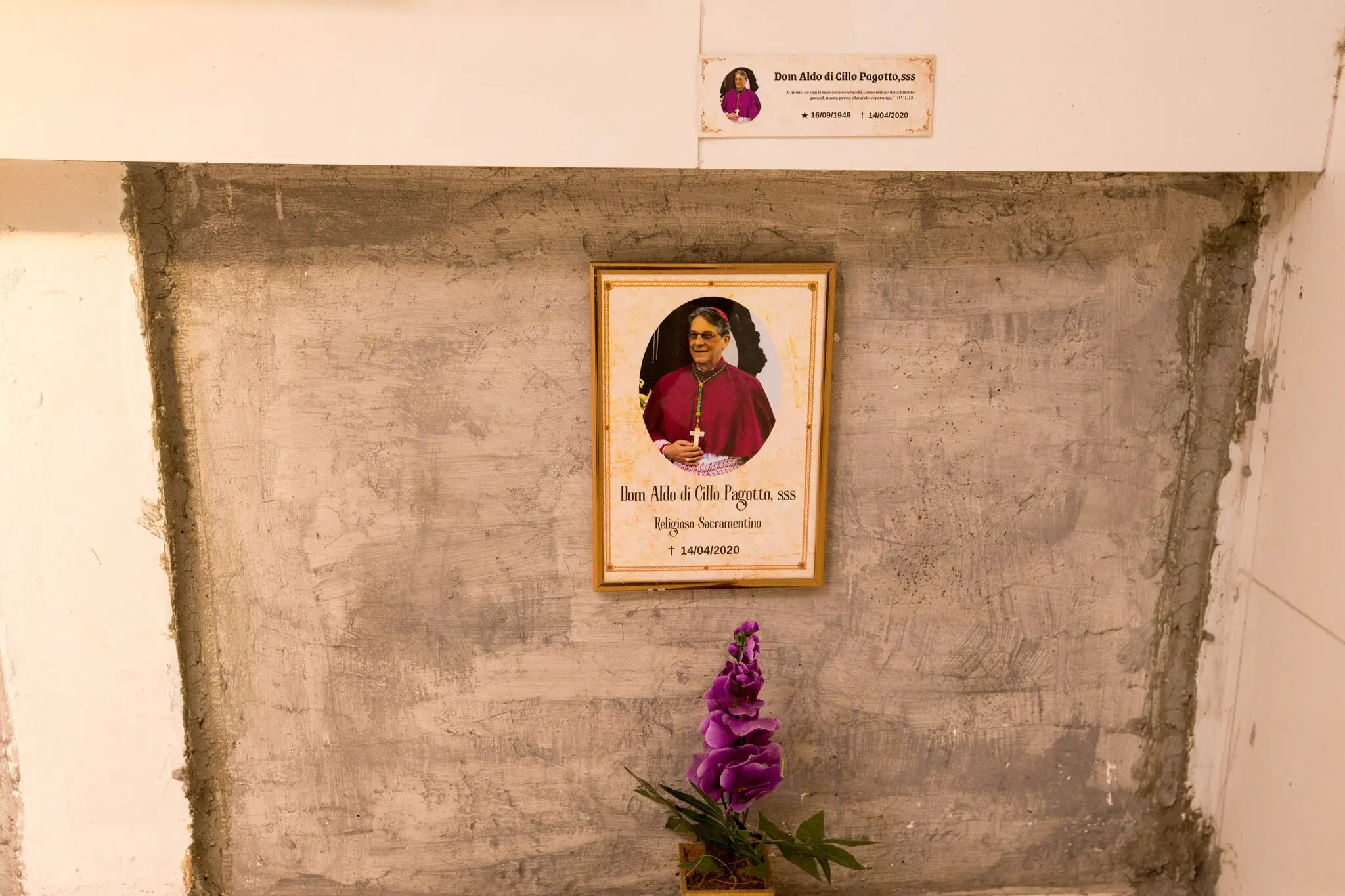 Indicação do túmulo de Dom Aldo