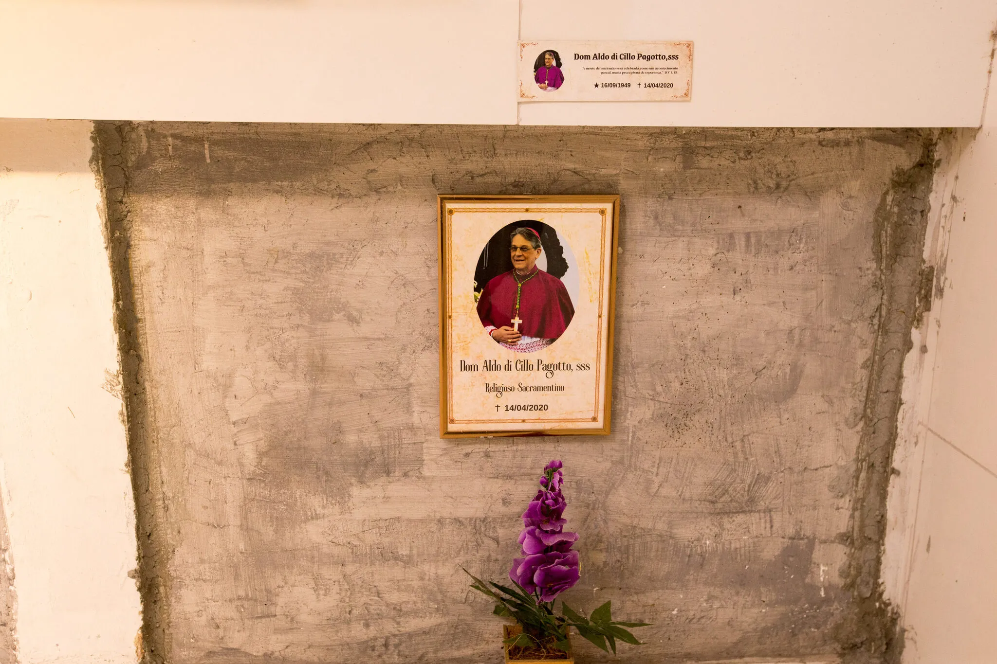 Dom Aldo Pagotto foi sepultado no Mausoléu dos Padres Sacramentinos, no Santuário Arquidiocesano de Adoração