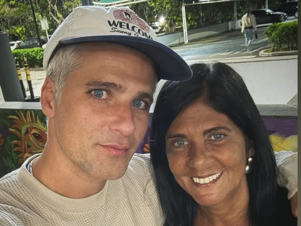 selfie de Bruno Gagliasso ao lado da mãe