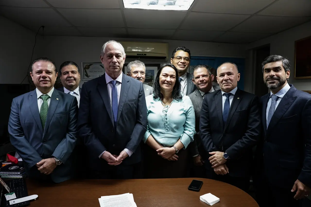 Ciro Gomes participou do café da oposição na Alece em 6 de maio
