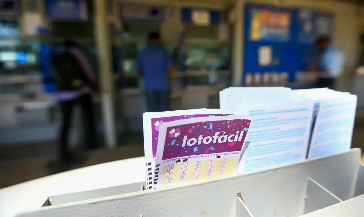 Papel de aposta da Lotofácil em uma loteria Caixa para matéria sobre ganhador da Lotofácil, concurso 3391, leva R$ 1,6 milhão