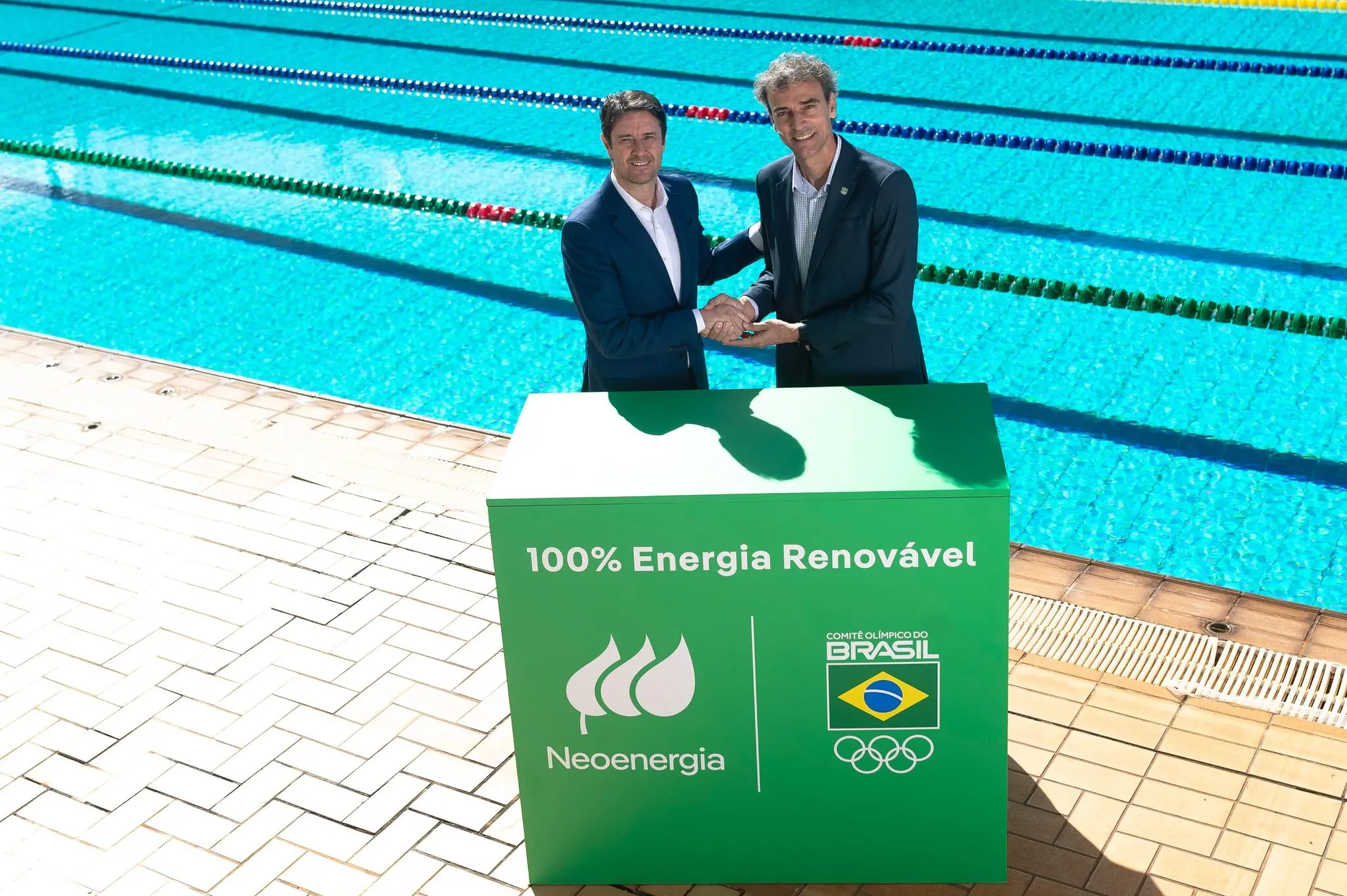 Foto de diretores de COB e Neoenergia, que firmaram parceria voltada à sustentabilidade