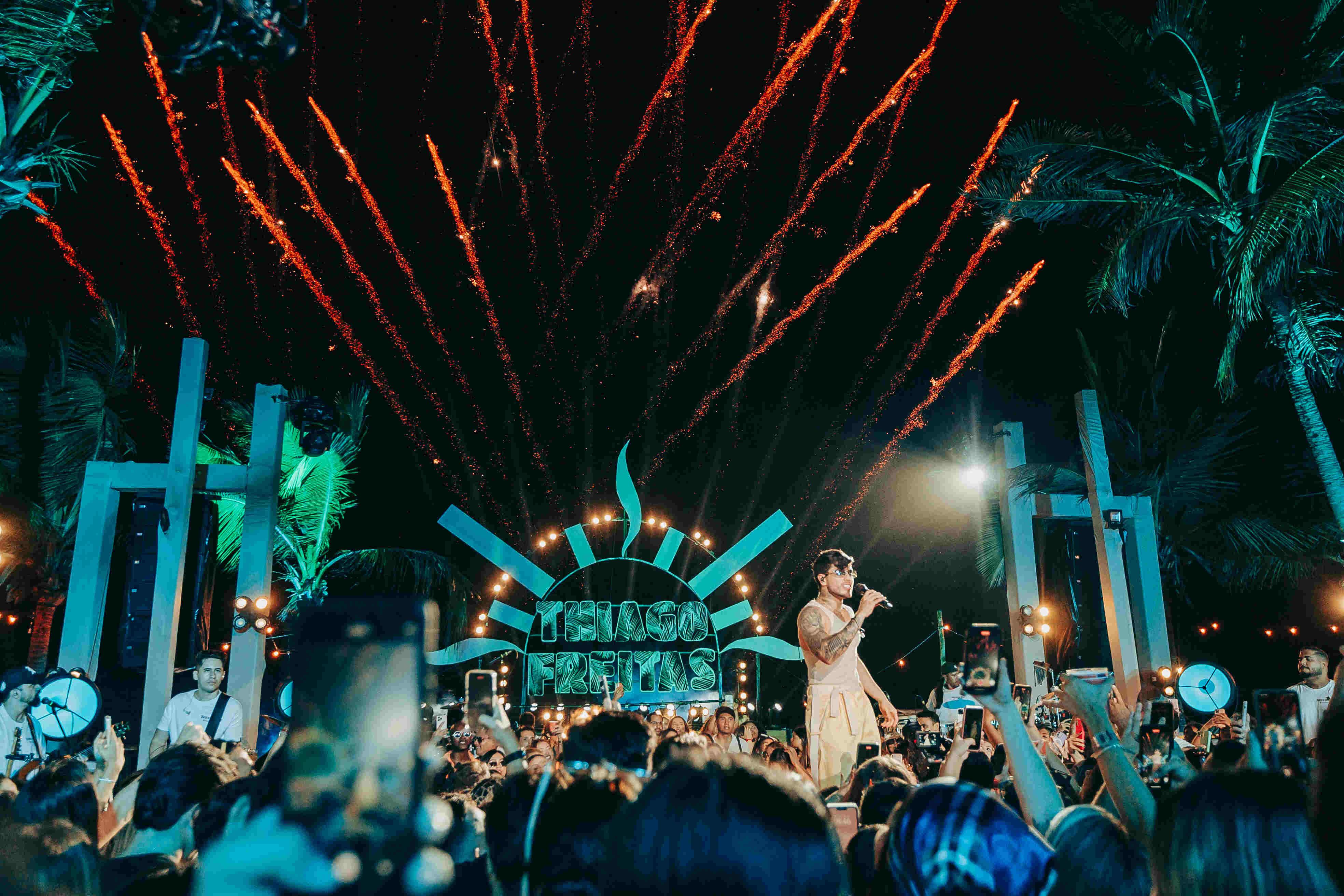 Cantor Thiago Freitas em gravação de DVD, em Fortaleza