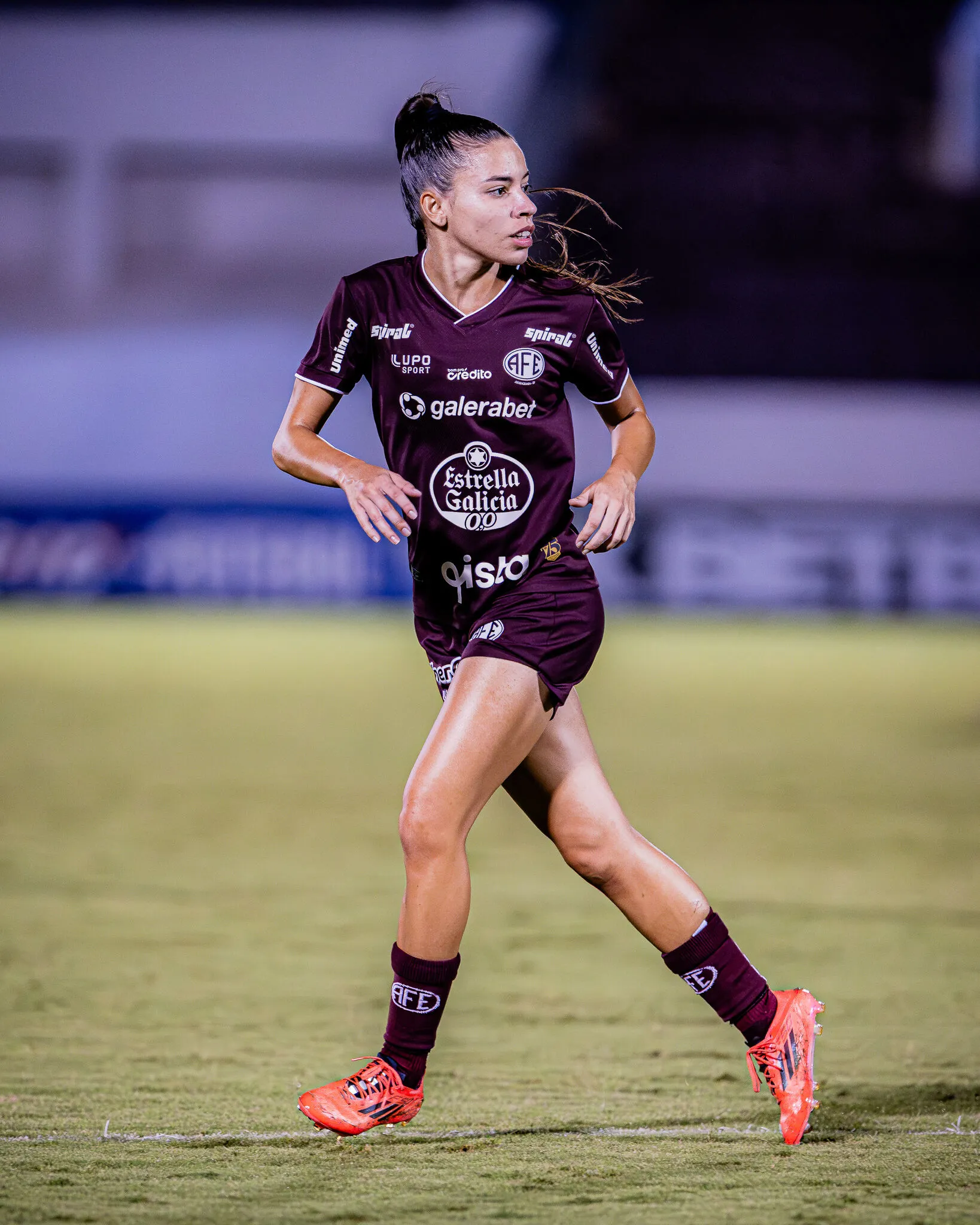 Vestindo a camisa grená, Fátima acumula 19 partidas com três assistências e um gol