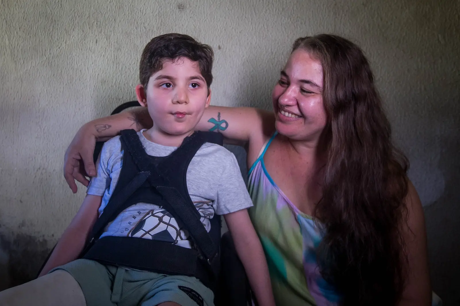 Allan e Robervania, que usam óleo de cannabis medicinal no Ceará