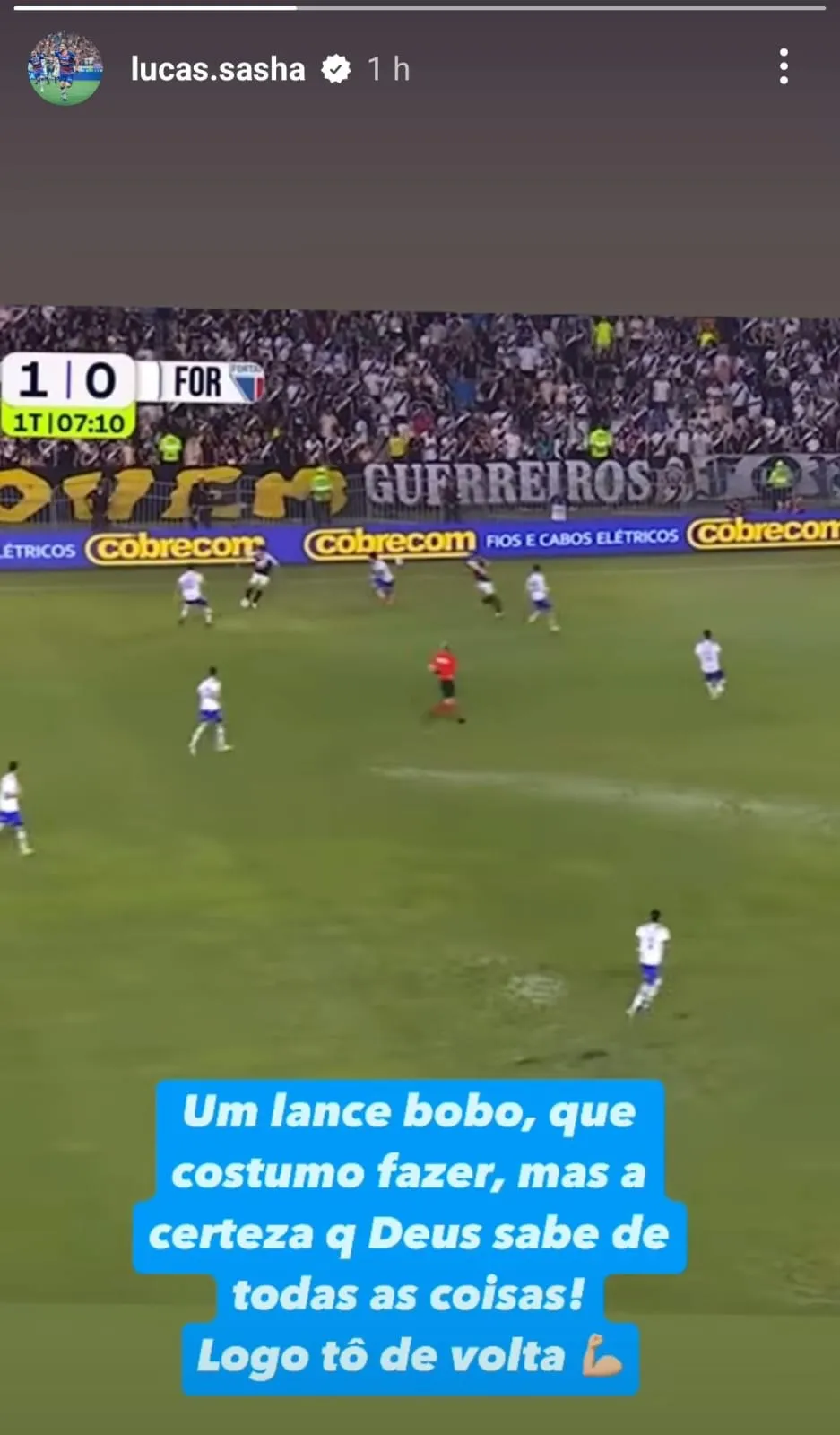 Lucas Sasha lamenta lesão no braço em jogo contra o Vasco.