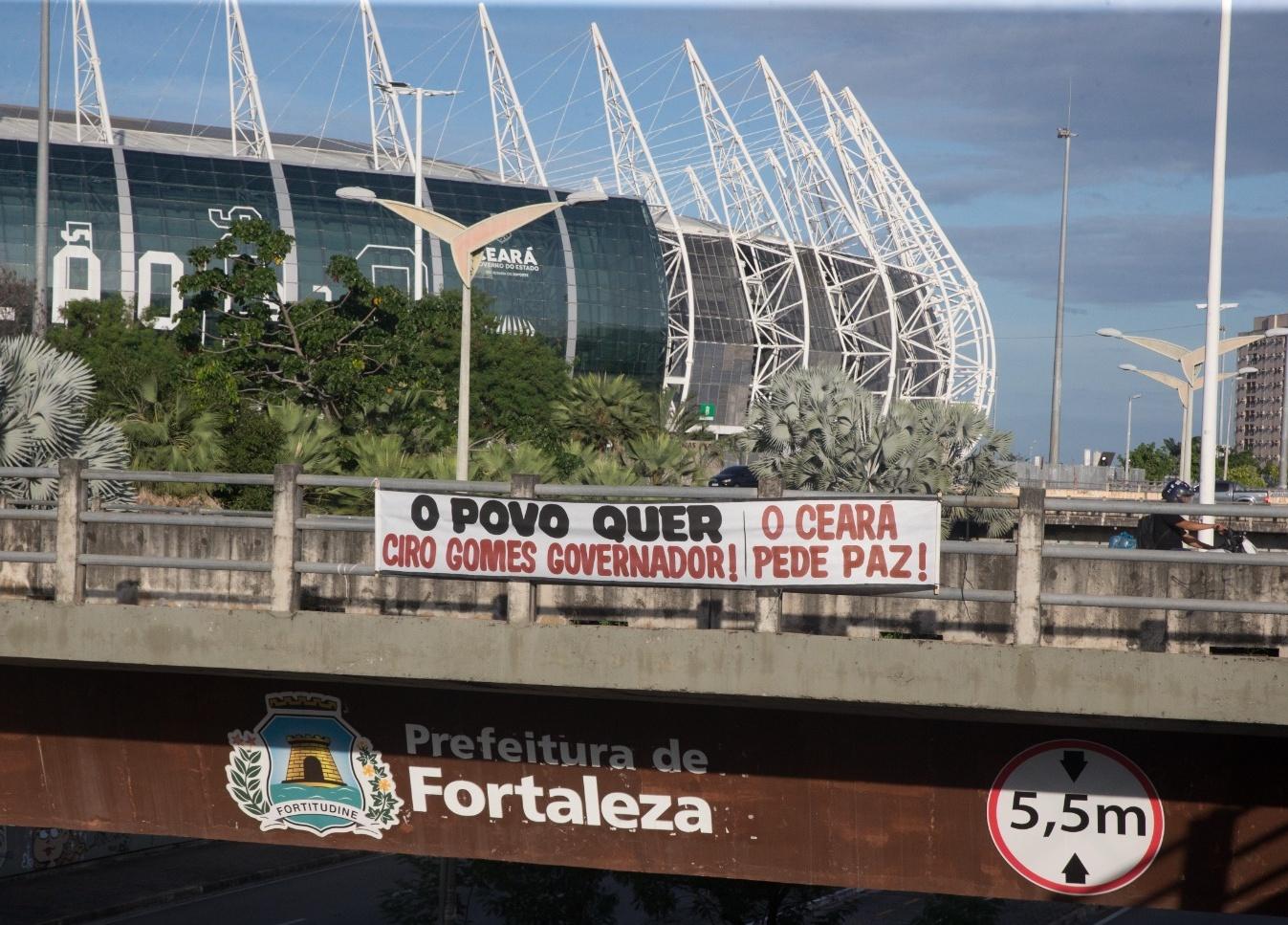 Faixa pede Ciro governador