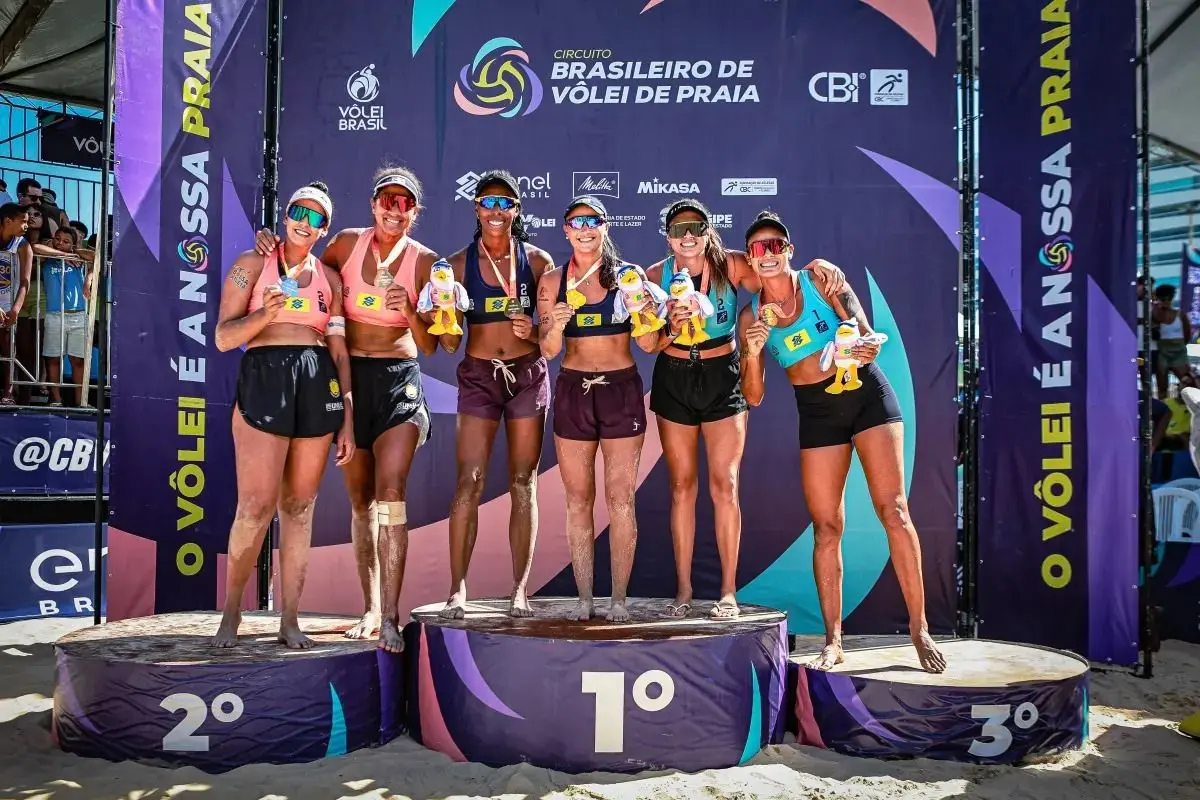 Foto de Verena e Kyce, vôlei de praia