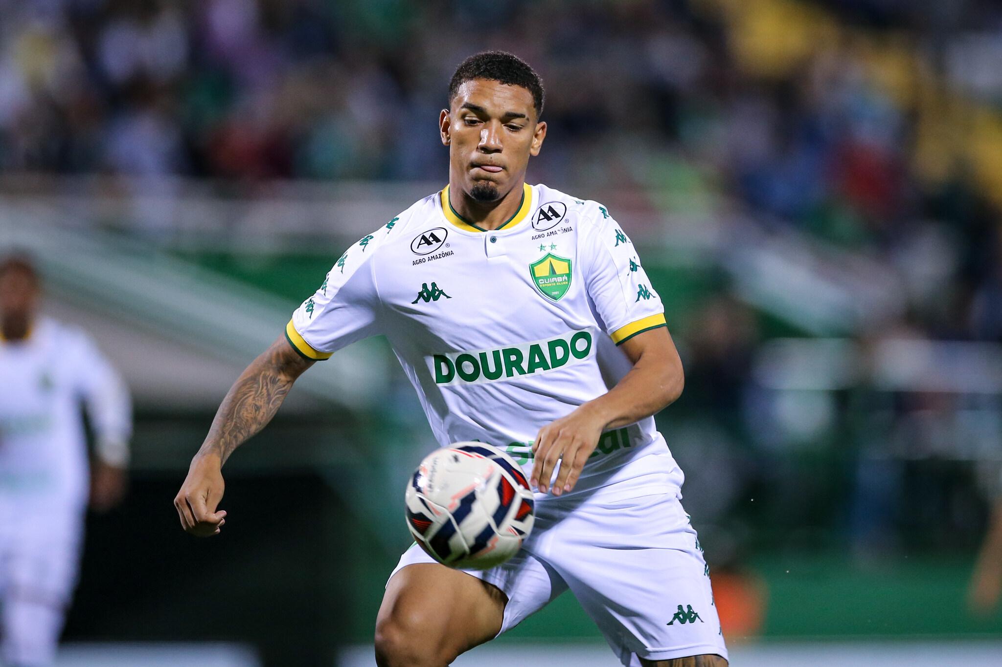 Foto de Denilson, que tem 24 anos e joga pelo Cuiabá na temporada 2025