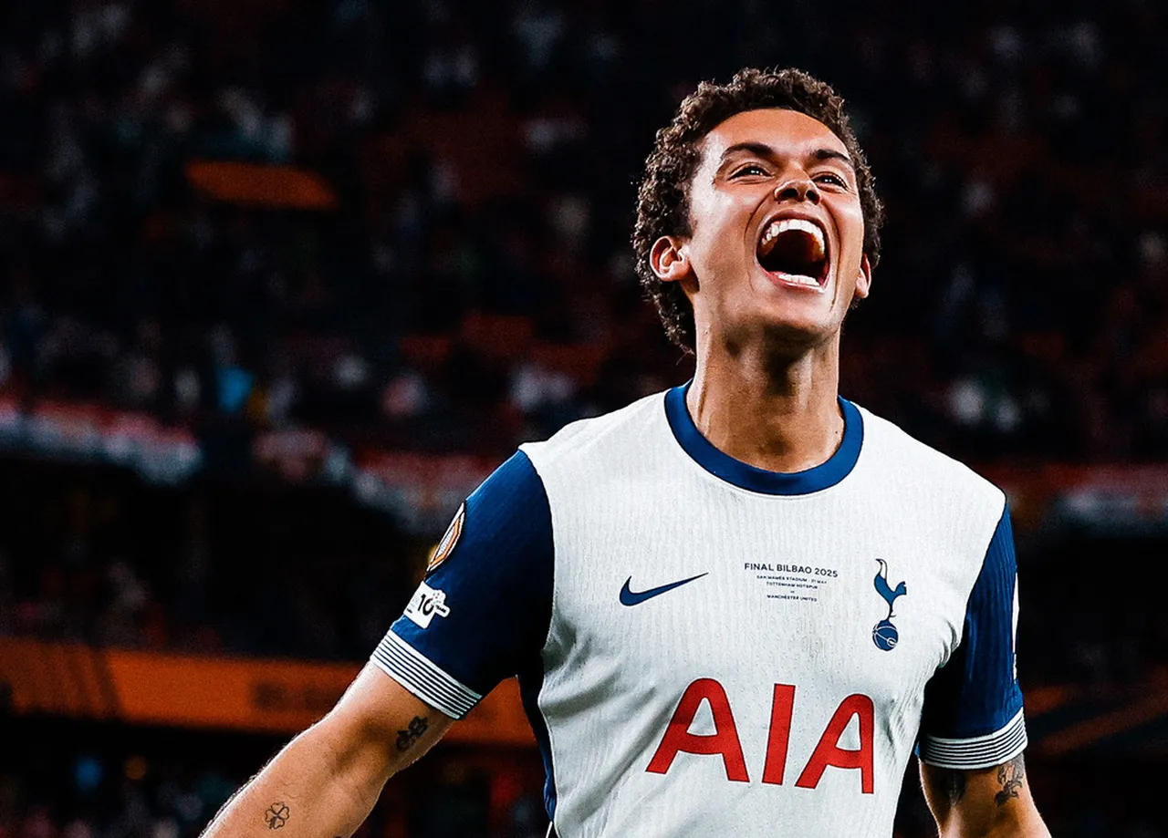 Jhonson marcou o gol do título do Tottenham