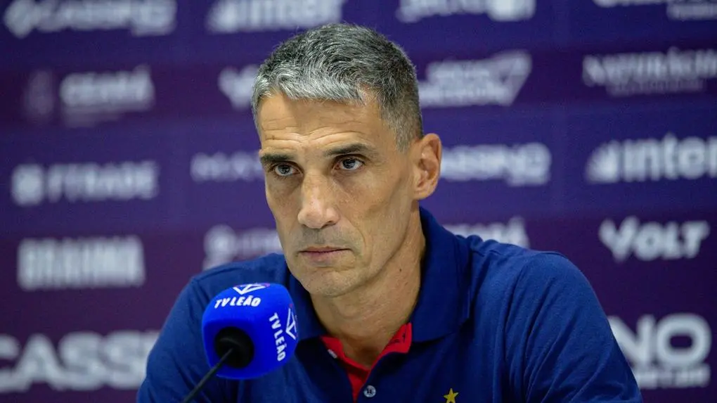 Vojvoda com semblante triste após a eliminação do Fortaleza na Copa do Brasil