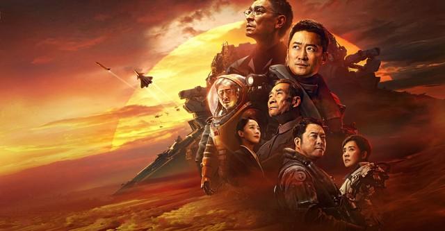 Pôster do filme 'Terra à Deriva 2: Destino', mostrando os personagens principais em um cenário de planeta alienígena durante o pôr do sol.