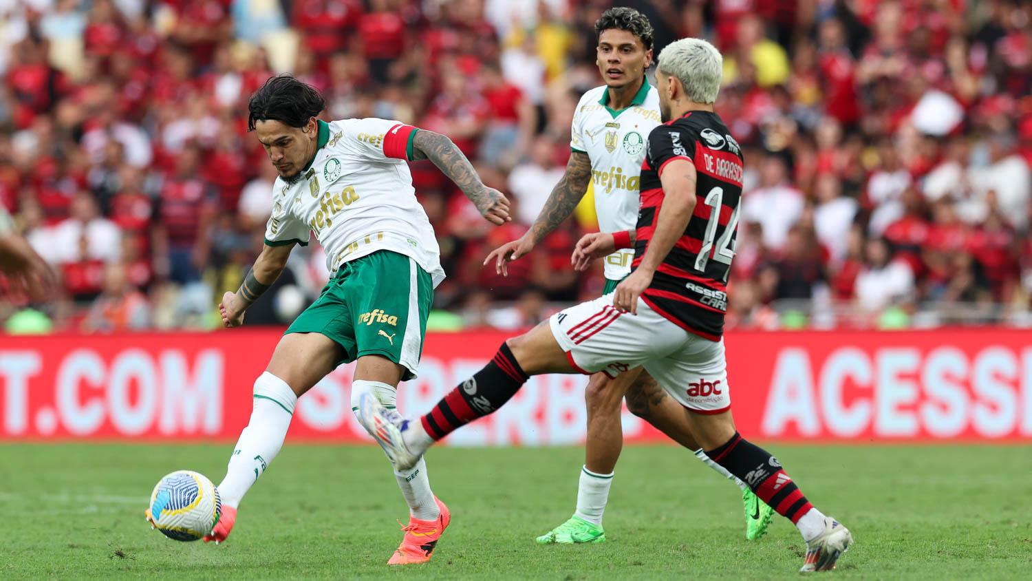 Foto do clássico interestadual entre Flamengo e Palmeiras, que é o grande destaque da simulação