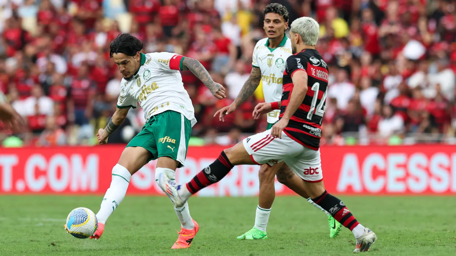 Foto do clássico interestadual entre Flamengo e Palmeiras, que é o grande destaque da simulação