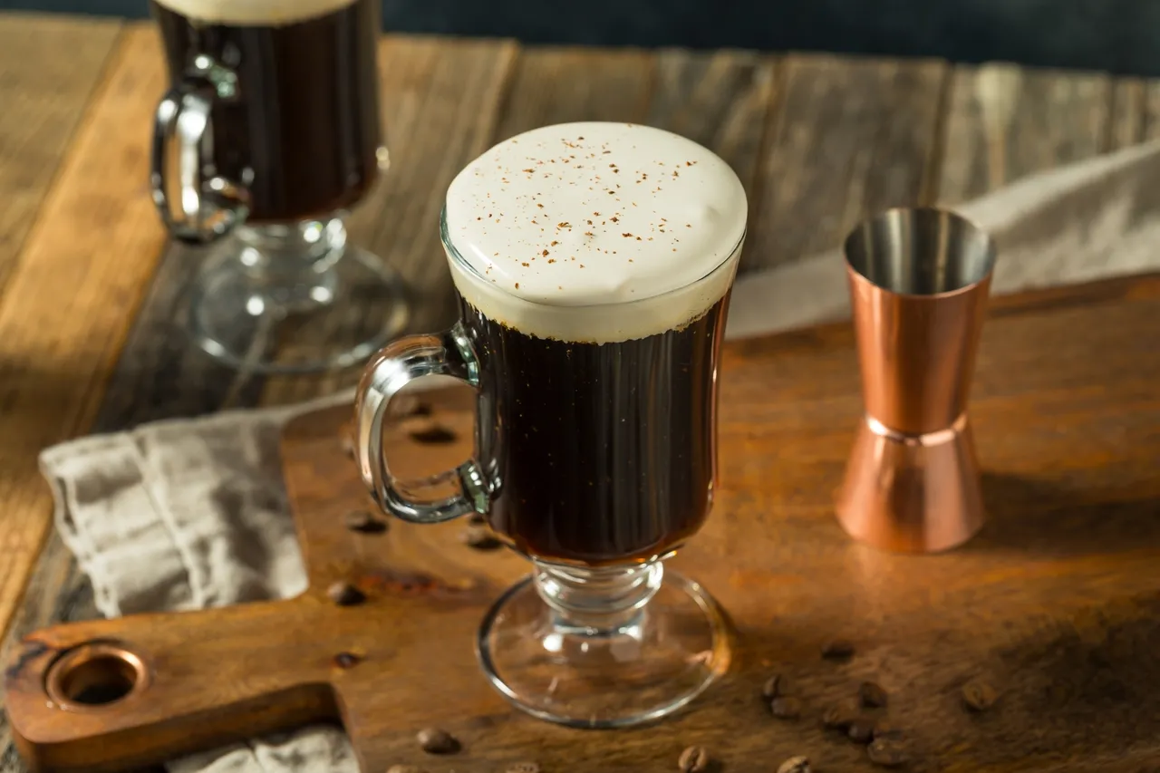 Drinque traz o sabor amadeirado do whisky para o café