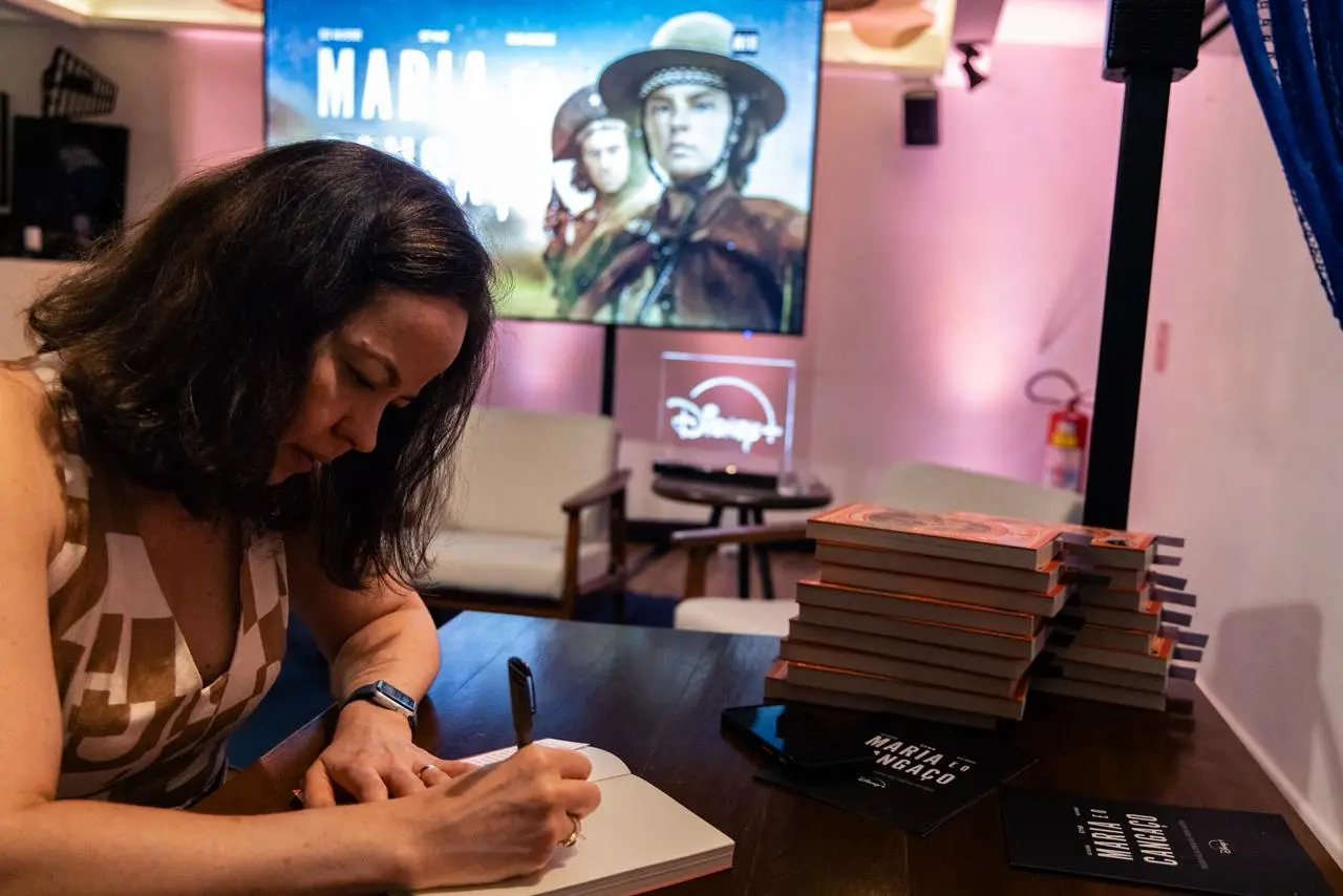 Autora publicou livro com perspectiva inédita sobre o cangaço em 2018