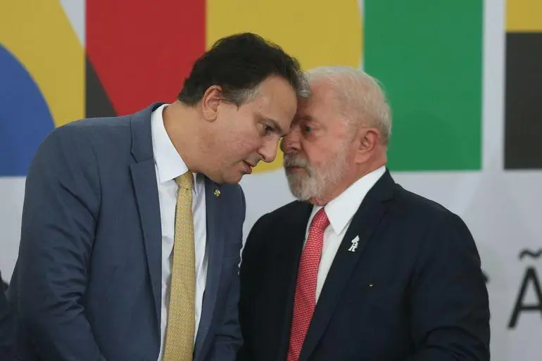 Camilo e Lula tentam contornar corte no orçamento que atingiu diretamente às universidades federais