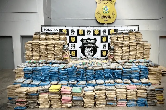 Haxixe e maconha encontradas em submarino no Amazonas