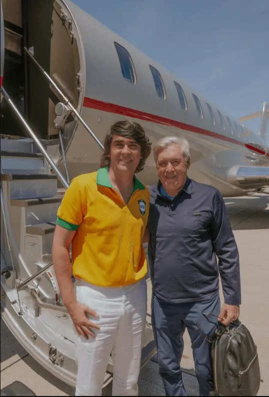 Treinador da Seleção Brasileira postou foto antes de entrar no avião, em Madrid
