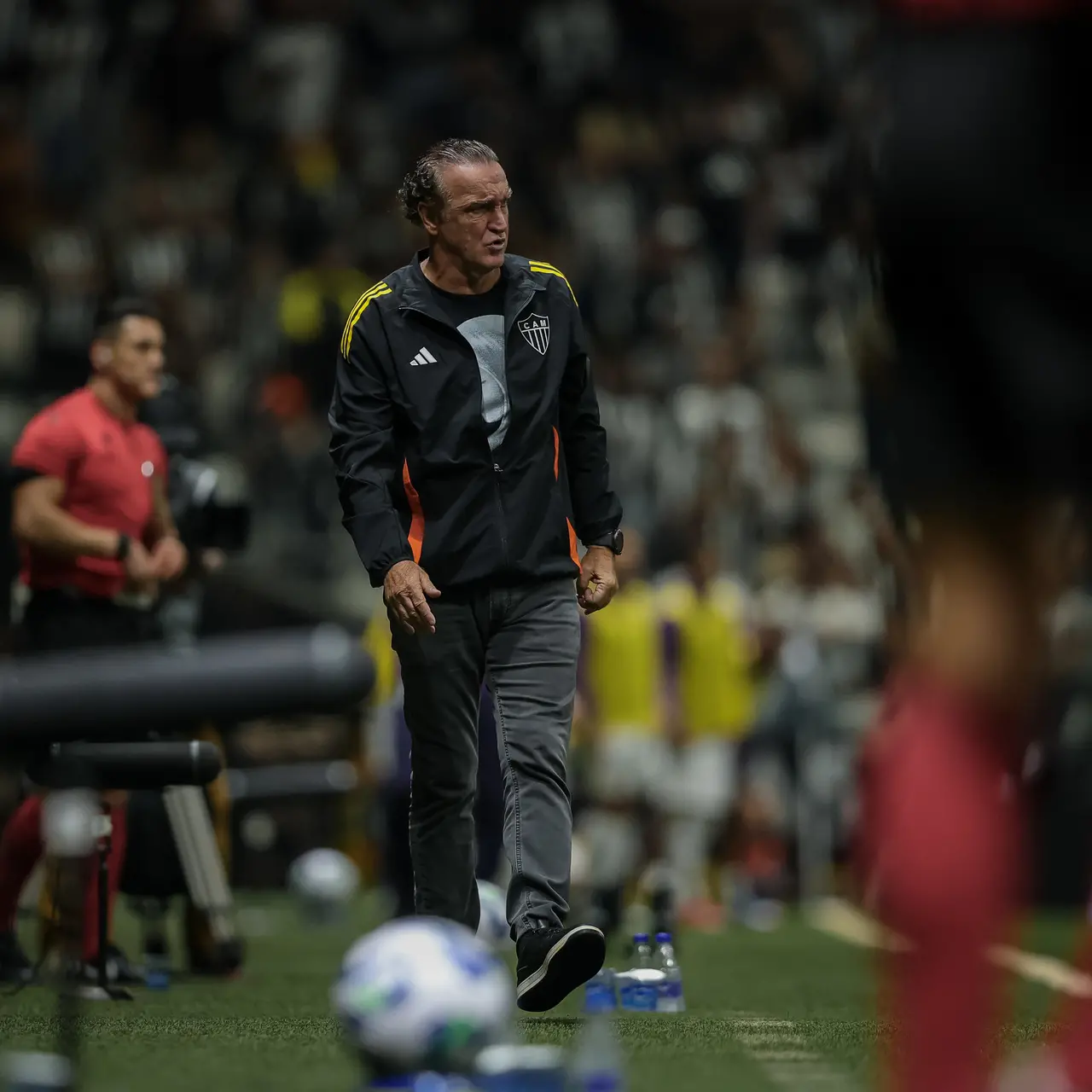 Cuca comandando o Galo no jogo com o Corinthians no sábado pela Série A