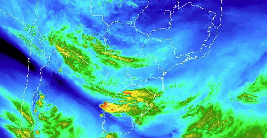 Registro de satélite GOES-19, em 26 de maio, da região Sul do país