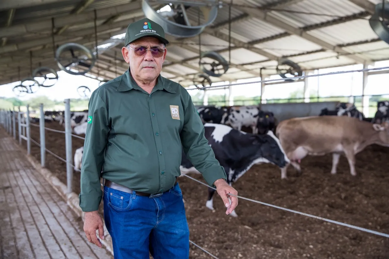 Arinilson Macena, produtor de leite em sistema Compost Barn em Limoeiro do Norte