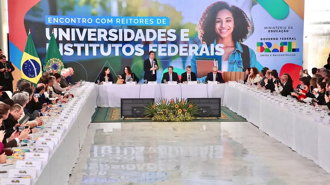 Ministro Camilo Santana em reunião com reitores de universidades e instituto federais