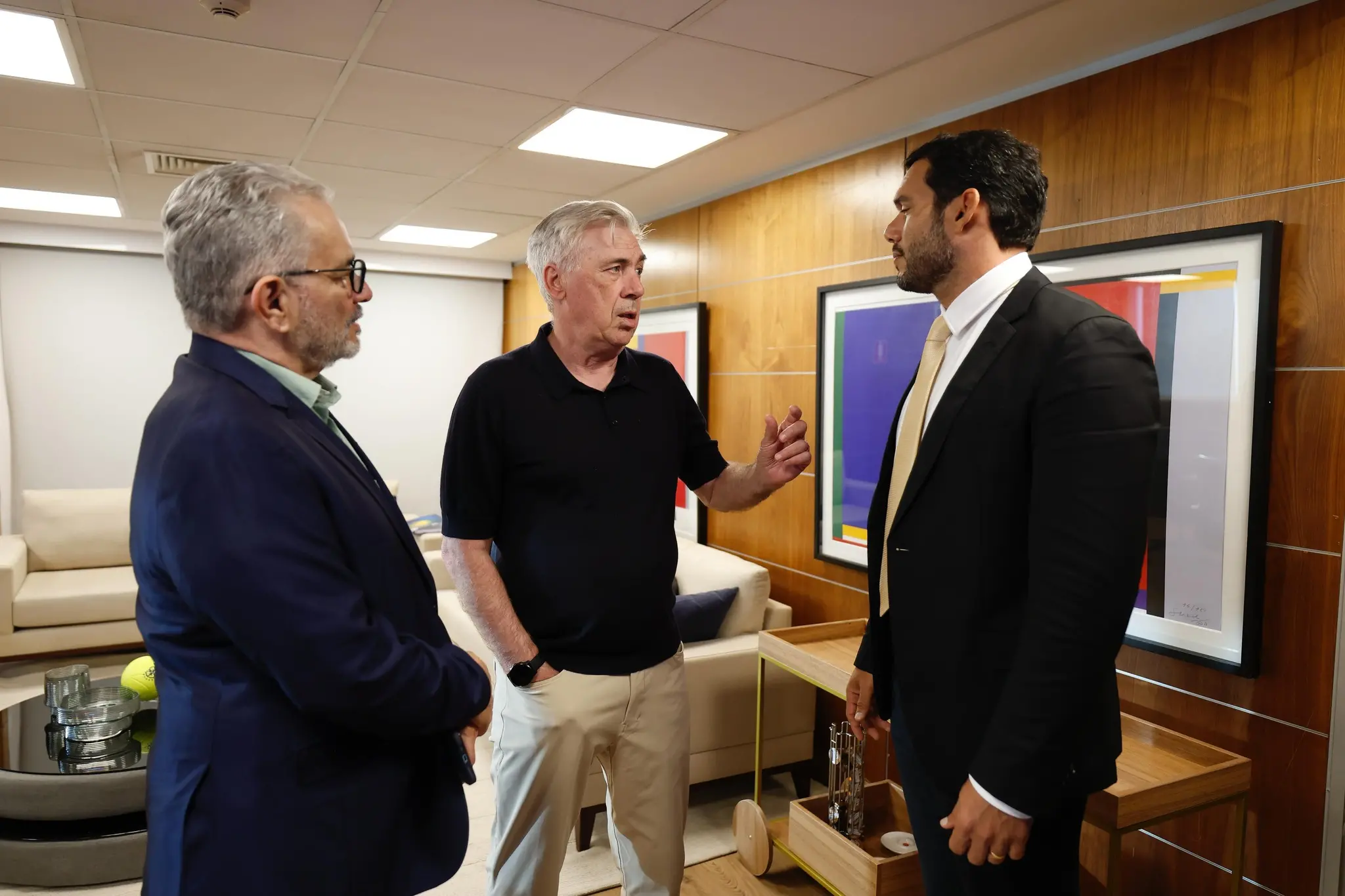 Presidente da Federação Cearense de Futebol encontra Ancelotti, técnico da Seleção