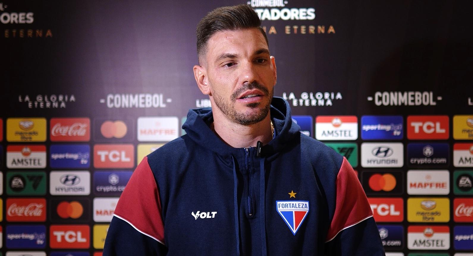 imagem mostra goleiro