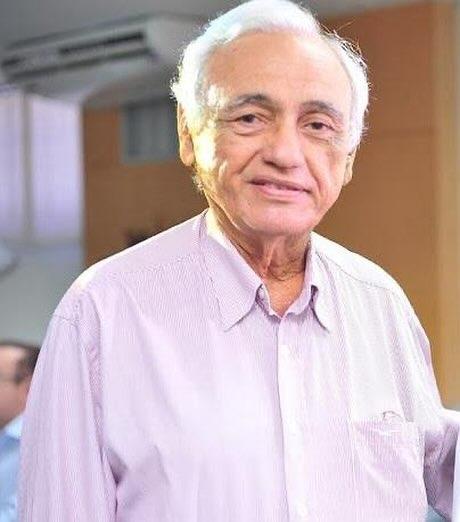 Leorne Belém era um homem idoso, branco, de cabelo da mesma cor. Na foto, está de camisa social lilás clara