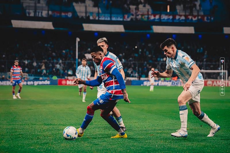 imagem mostra jogadores