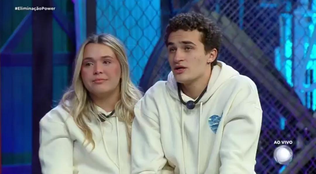 Bia e Gui após saberem da eliminação.