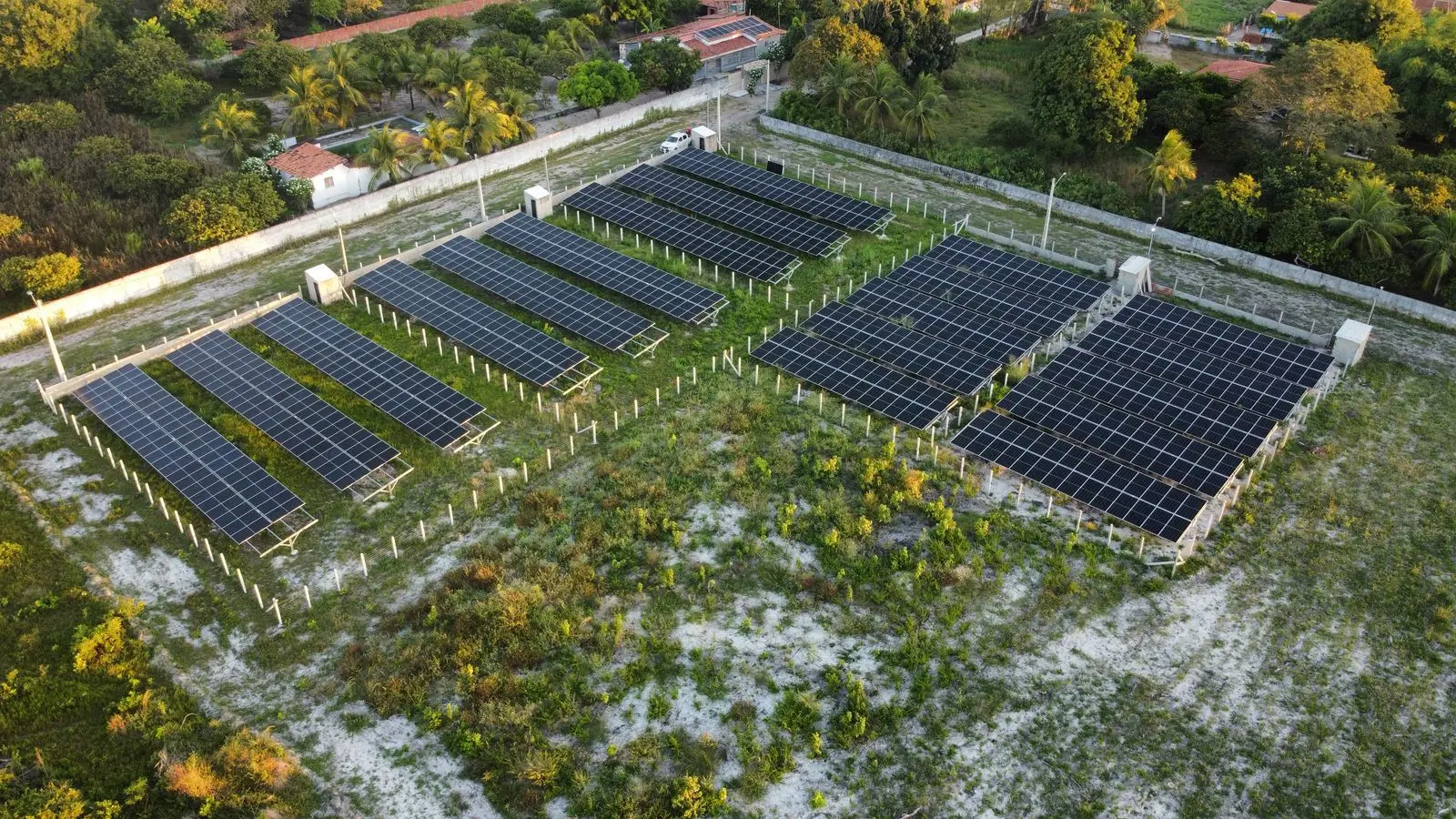 Imagem aérea de usina solar da Sunplena em Horizonte, Ceará