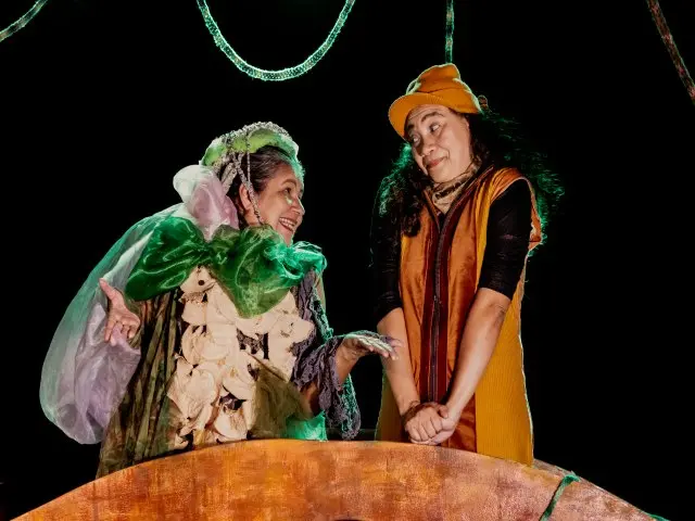 Na imagem, cena do espetáculo “O Quintal Encantado”, da Cia Prisma das Artes