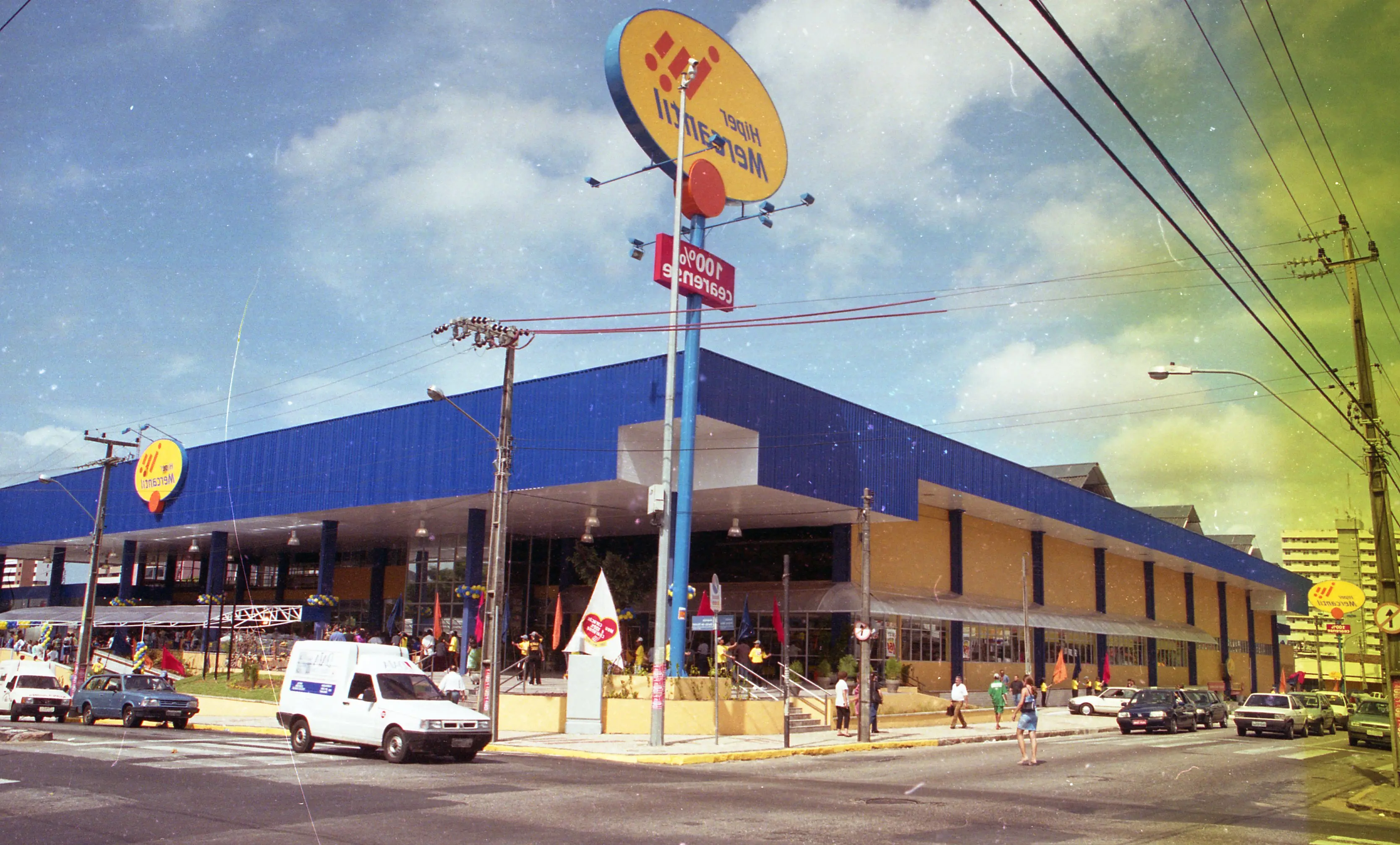 Fachada do Hiper Mercantil na Aldeota, no cruzamento das avenidas Barão de Studart e Antônio Sales