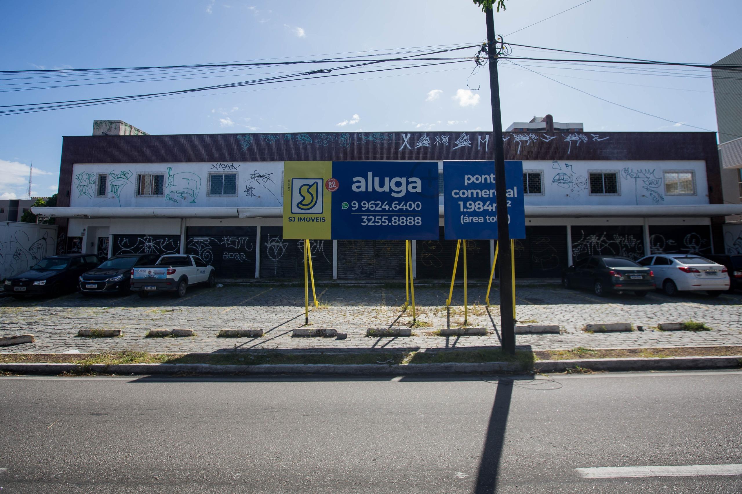 Strip mall para aluguel na avenida Barão de Studart