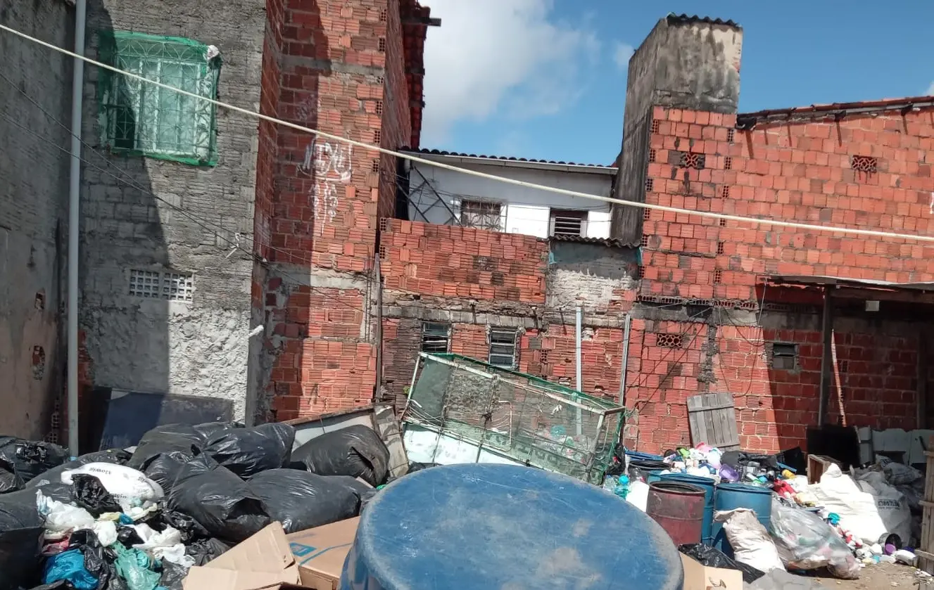 Sucata onde foi identificado o furto de energia elétrica