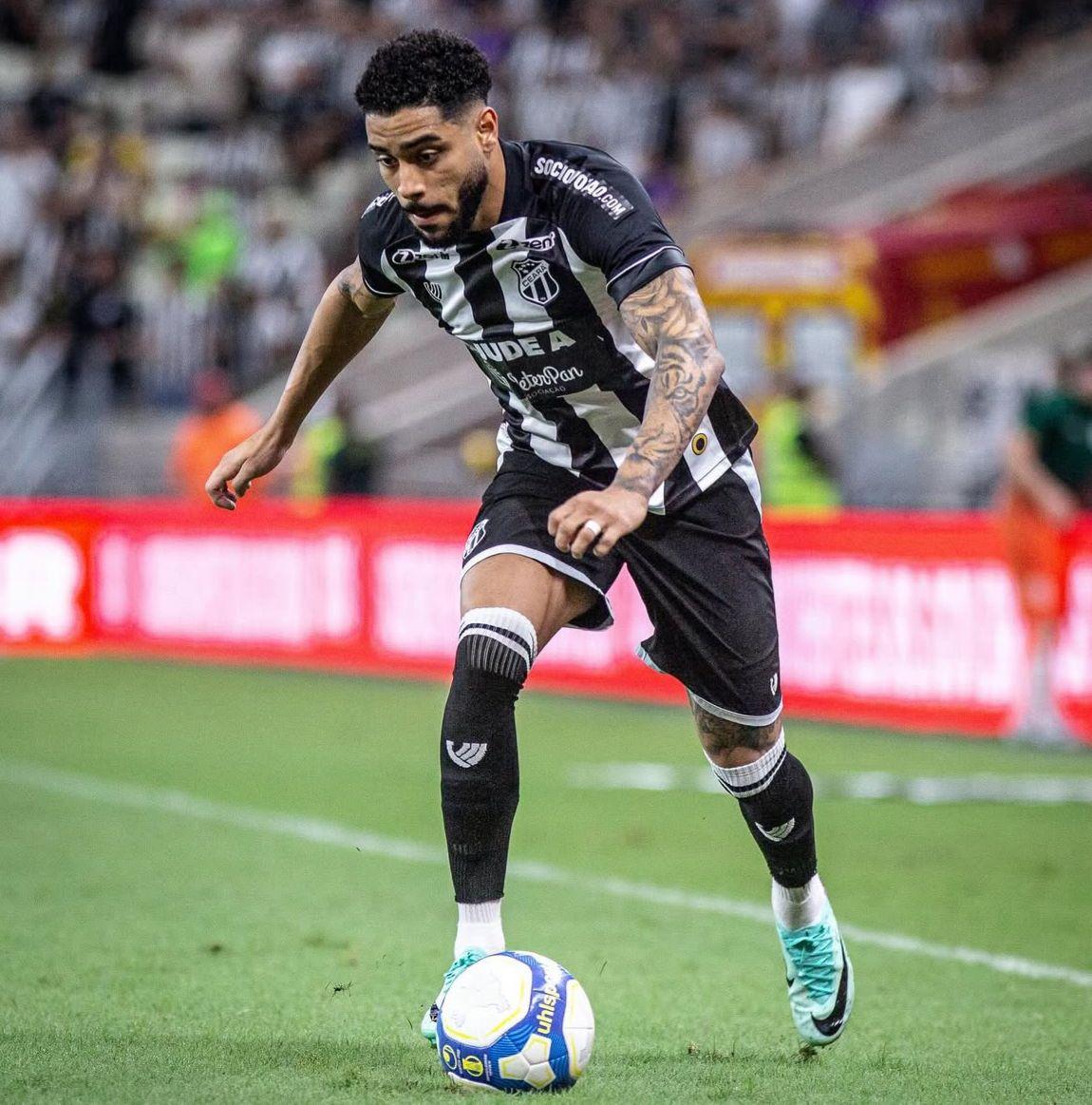 Foto de Matheus Bahia, jogador do Ceará.