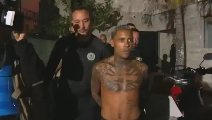 Foto de MC Poze do Rodo sendo preso