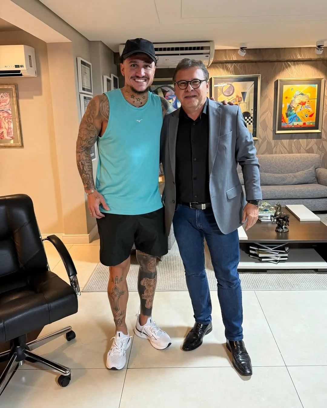 Foto de visita de Vina e ex-presidente do Ceará, Robinson de Castro, e ganha apoio em possível volta