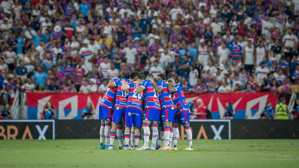 Jogadores do Fortaleza no Campo de Jogo