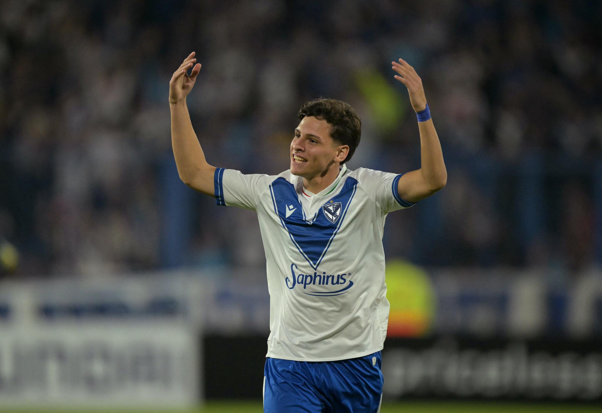 Foto do meia-atacante Álvaro Montoro, destaque do Vélez, vendido ao Botafogo