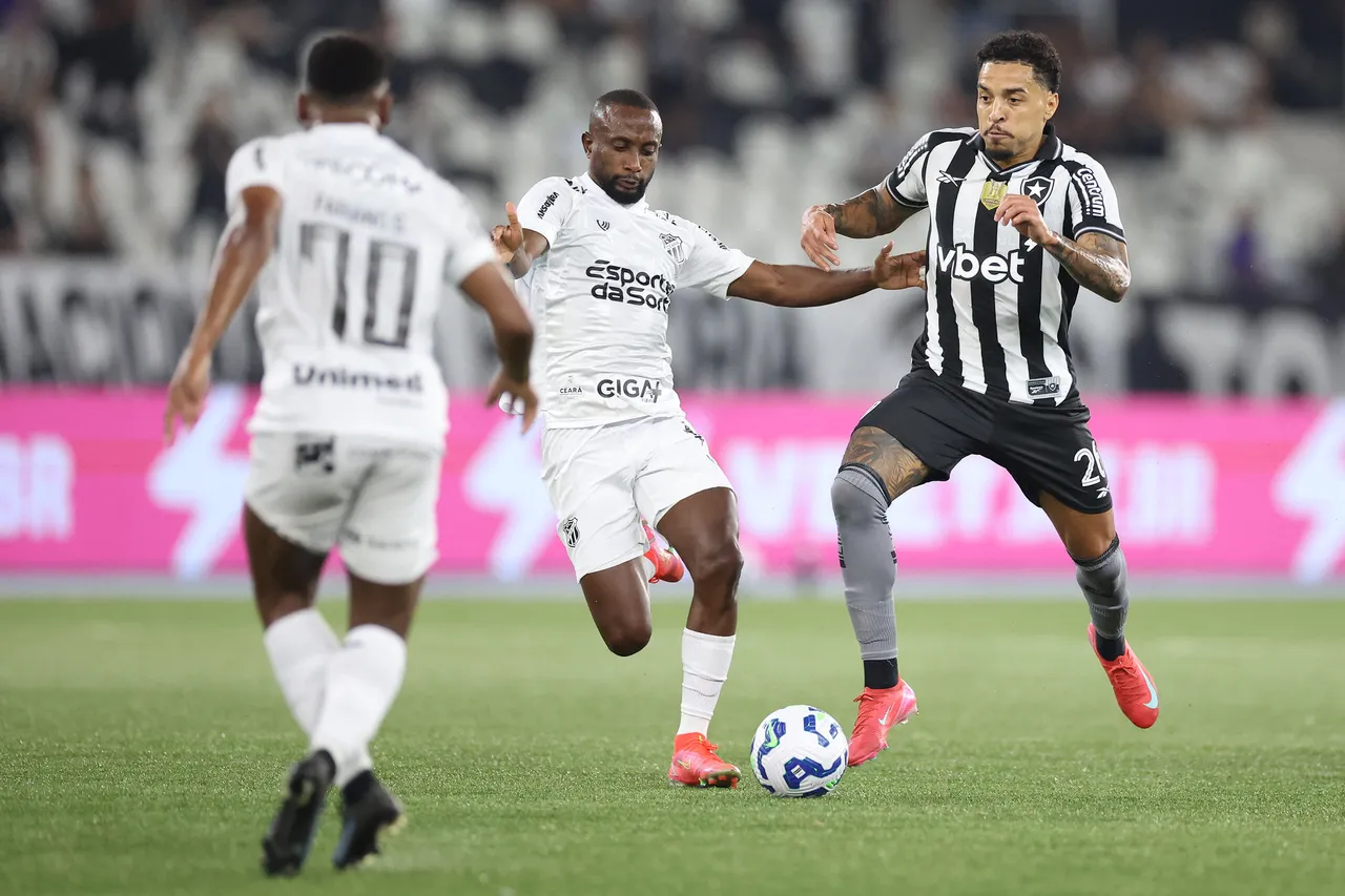 O Ceará foi mais ofensivo na etapa final, mas erros defensivos foram decisivos para a derrota
