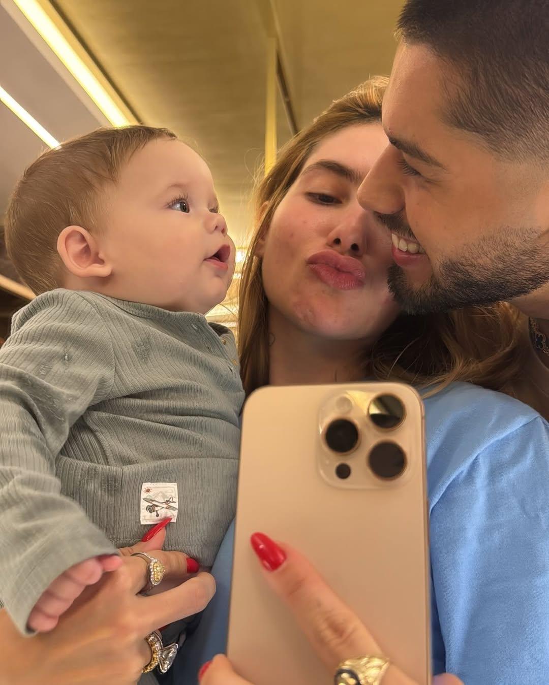 Imagem mostra Virginia Fonseca segurando o filho mais novo ao lado de Zé Felipe, ilustrando manhã juntos após casal anunciar fim do casamento