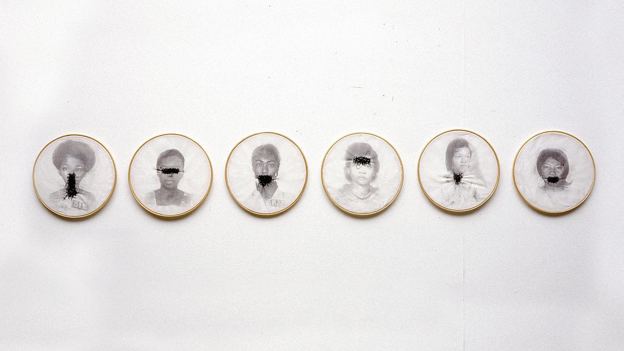 Entre obras do acervo do MAM São Paulo em exposição na Pinacoteca, está a série 'Bastidores' (1997), de Rosana Paulino