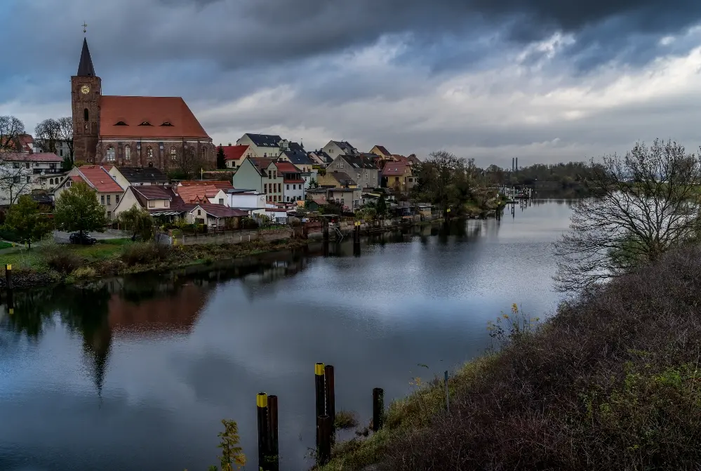 Imagem da cidade de Eisenhüttenstadt, na Alemanha, que está oferecendo moradia de graça para atrair moradores