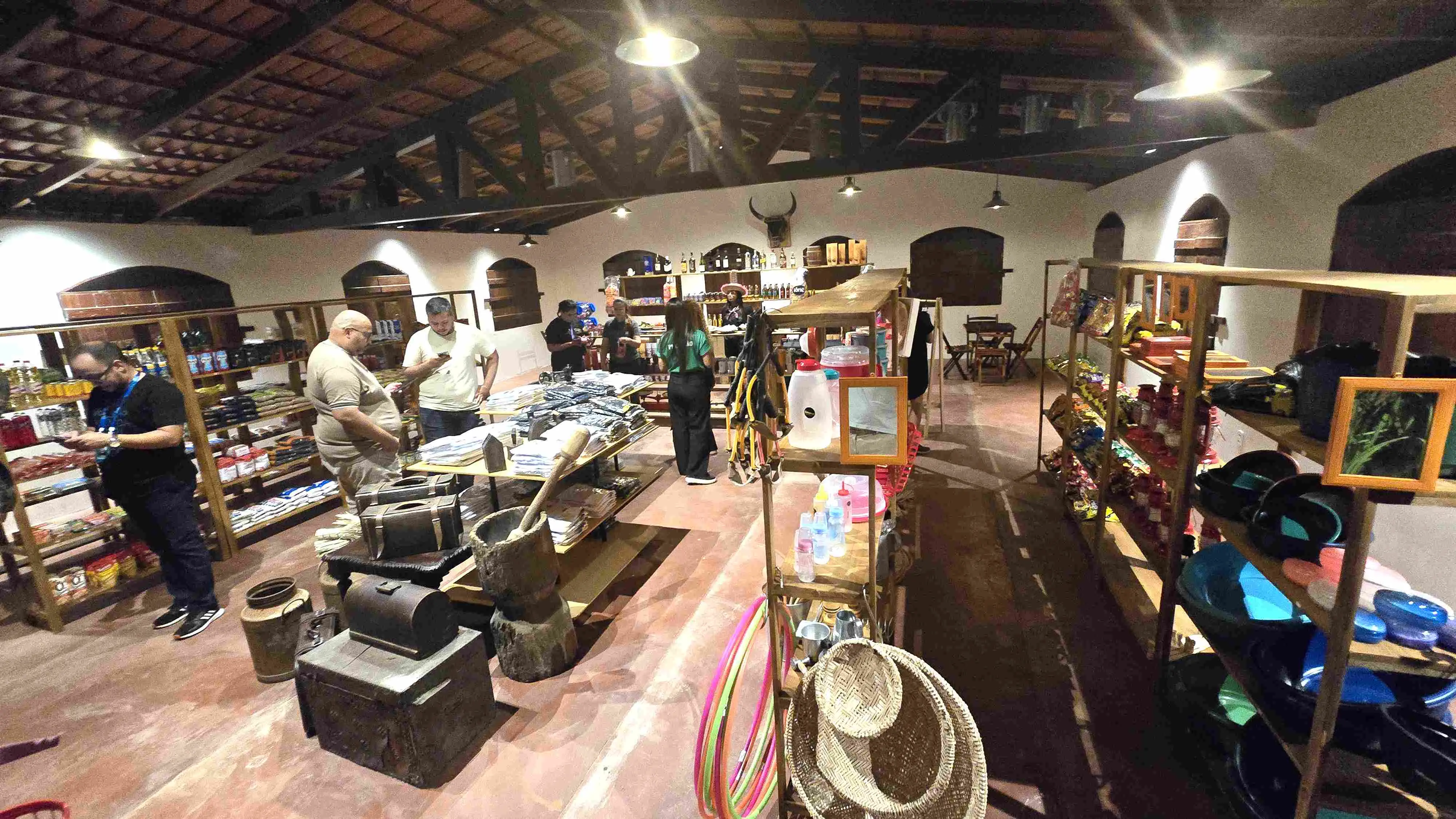 Uma típica bodega do interior foi montada na cidade do forró. O espaço leva o nome do irmão de Dorgival Dantas, a 'Bodega do Damião'. O local tem venda de baladeira, lamparinas, doces típicos do interior, além de camisas com frases de letras do sanfoneiro