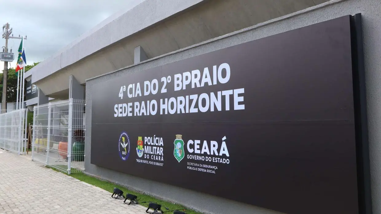 25º Batalhão da PM em Horizonte para matéria onde informa que um homem invade o local e anuncia um assalto