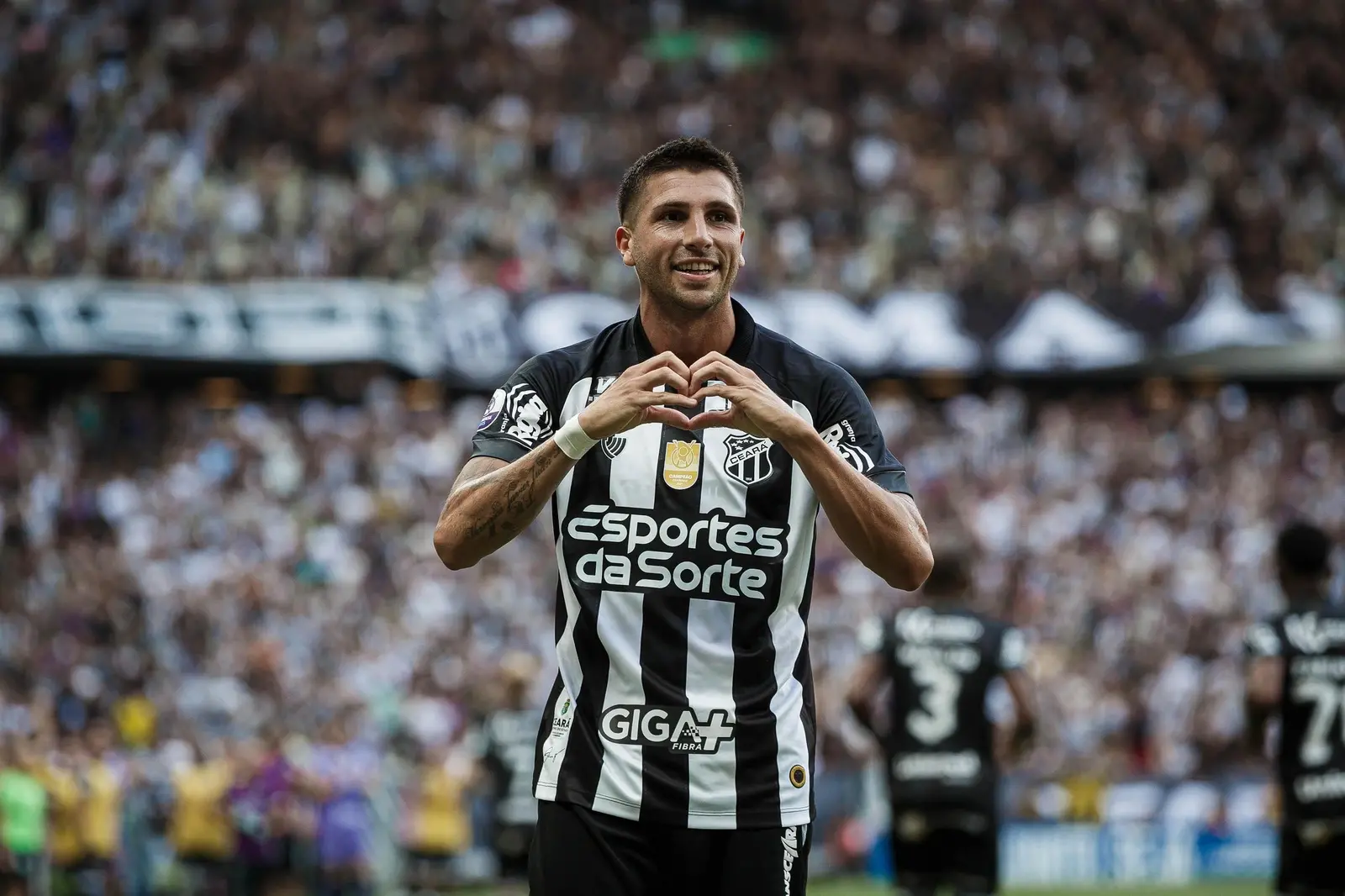 Lucas Mugni comemora gol pelo Ceará